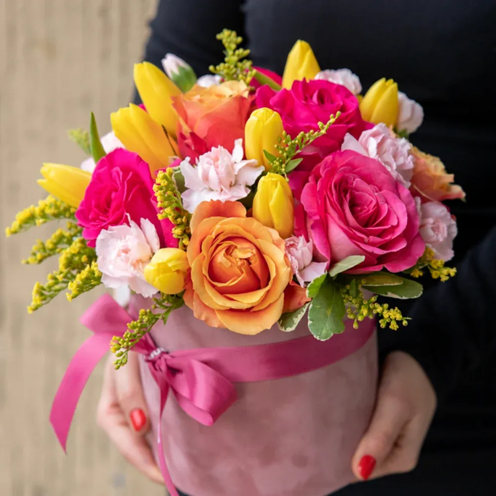 Тюльпаны в шляпной коробке