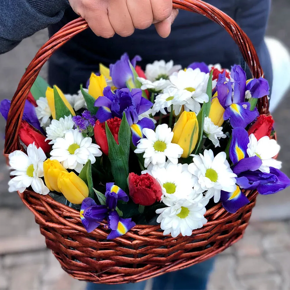 Корзины с ирисами